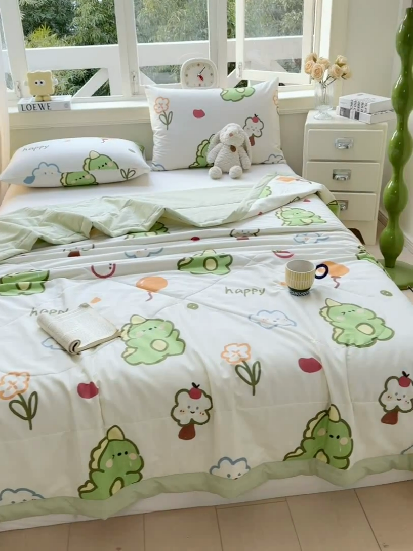 91家纺网 家纺一手货源 找家纺 沃尔居 2025新款双面全棉印花夏被可机洗小清新纯棉夏凉被薄被芯空调被子 恐龙日记