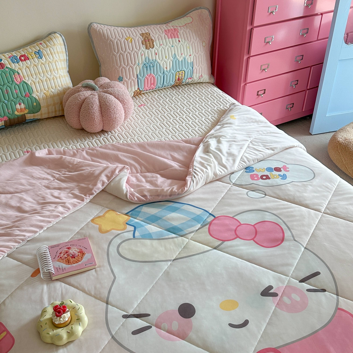 91家纺网 家纺一手货源 找家纺 美乐迪家纺2025新款凉感丝乳胶凉席夏被夏凉被空调被 派对小猫