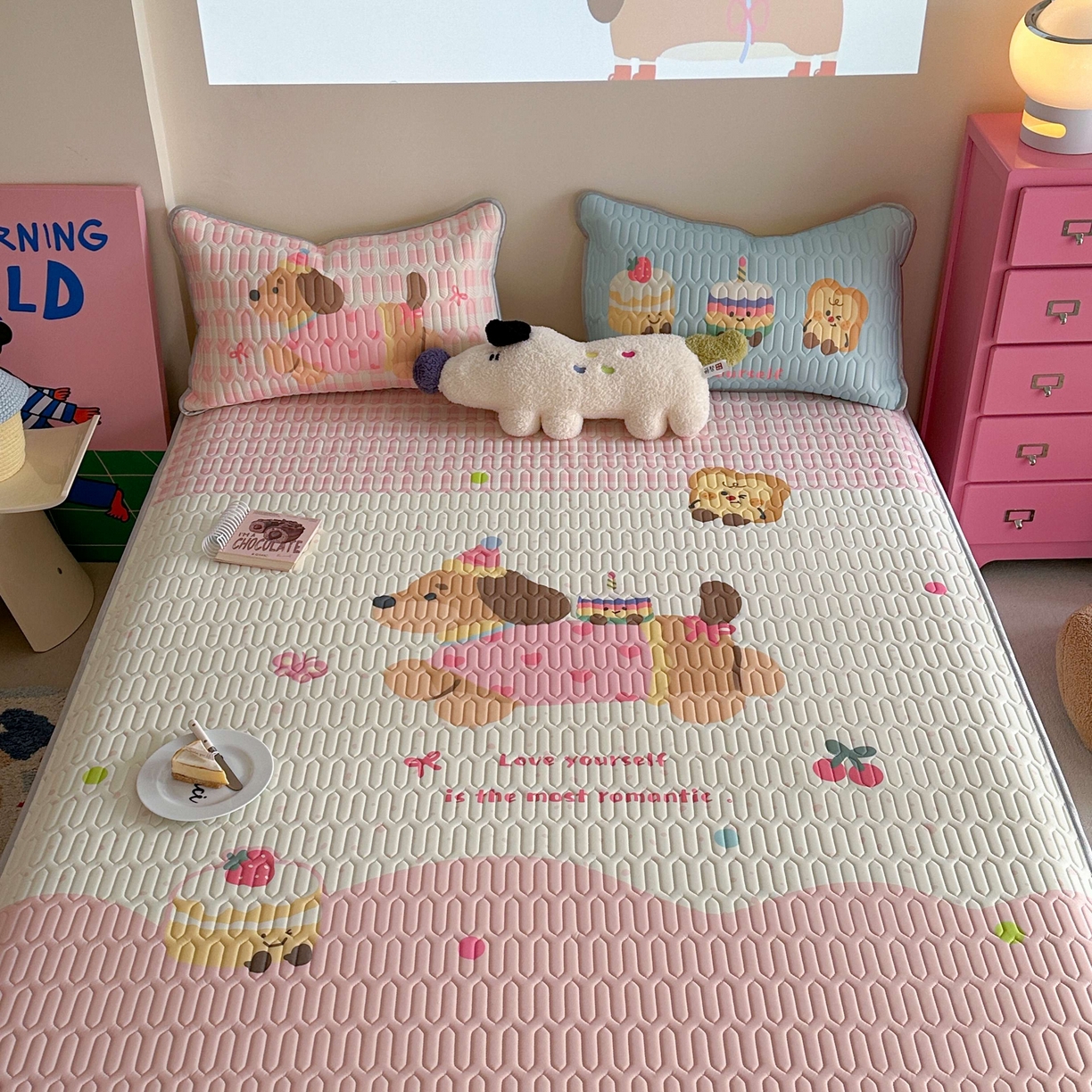 91家纺网 家纺一手货源 找家纺 美乐迪家纺2025新款凉感丝乳胶凉席夏被夏凉被空调被 蛋糕腊肠狗