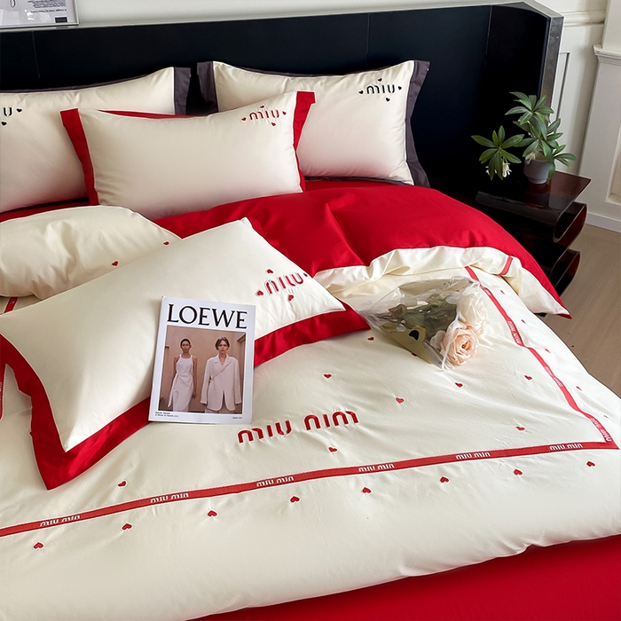 91家纺网 家纺一手货源 找家纺 理想家家纺 2025新款水洗真丝缪缪云朵棉四件套 缪缪-红