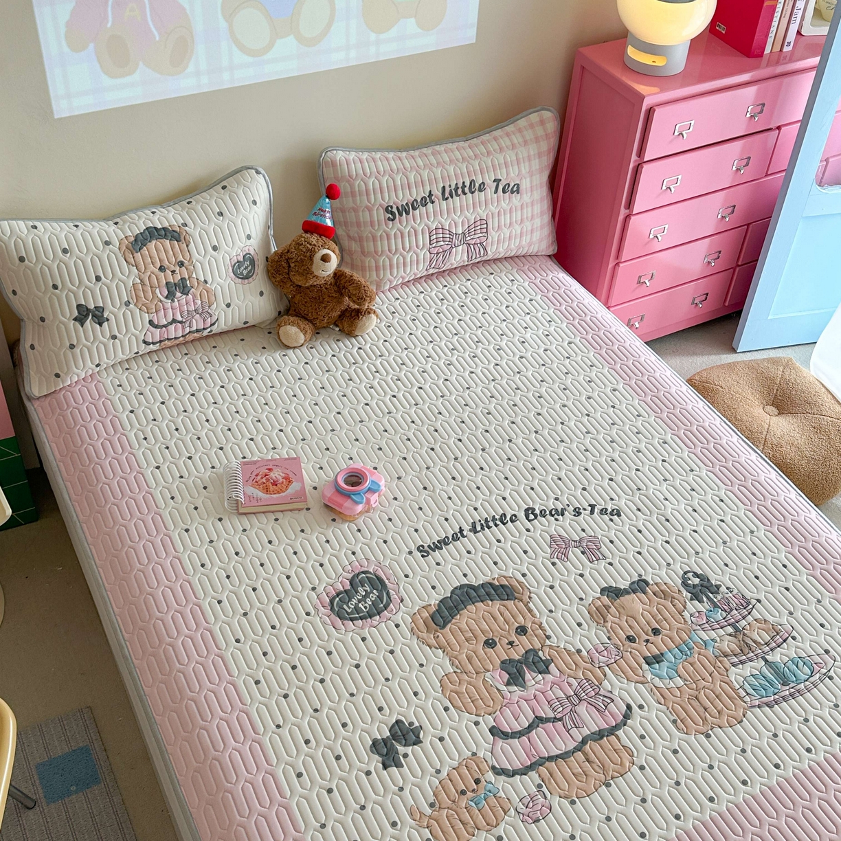 91家纺网 家纺一手货源 找家纺 美乐迪家纺2025新款凉感丝乳胶凉席夏被夏凉被空调被 茶话熊