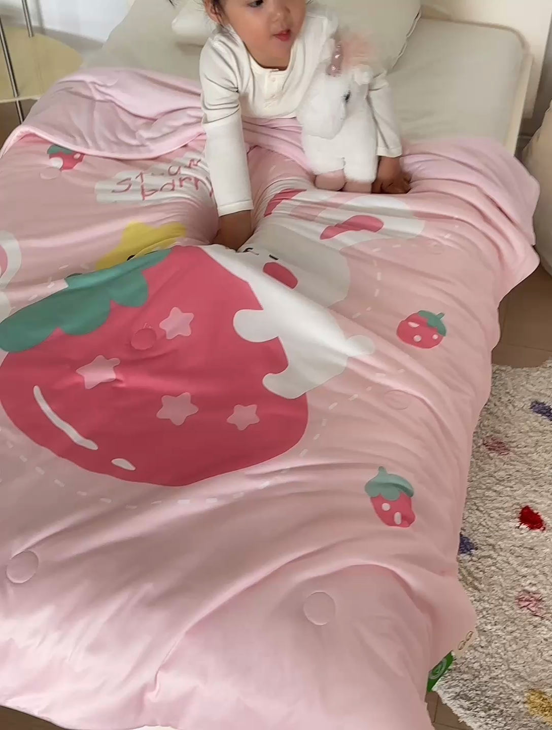 91家纺网 家纺一手货源 找家纺 荷马之梦 2025新款卡通数码印花大版针织棉儿童夏被-绵绵系列 糖果兔