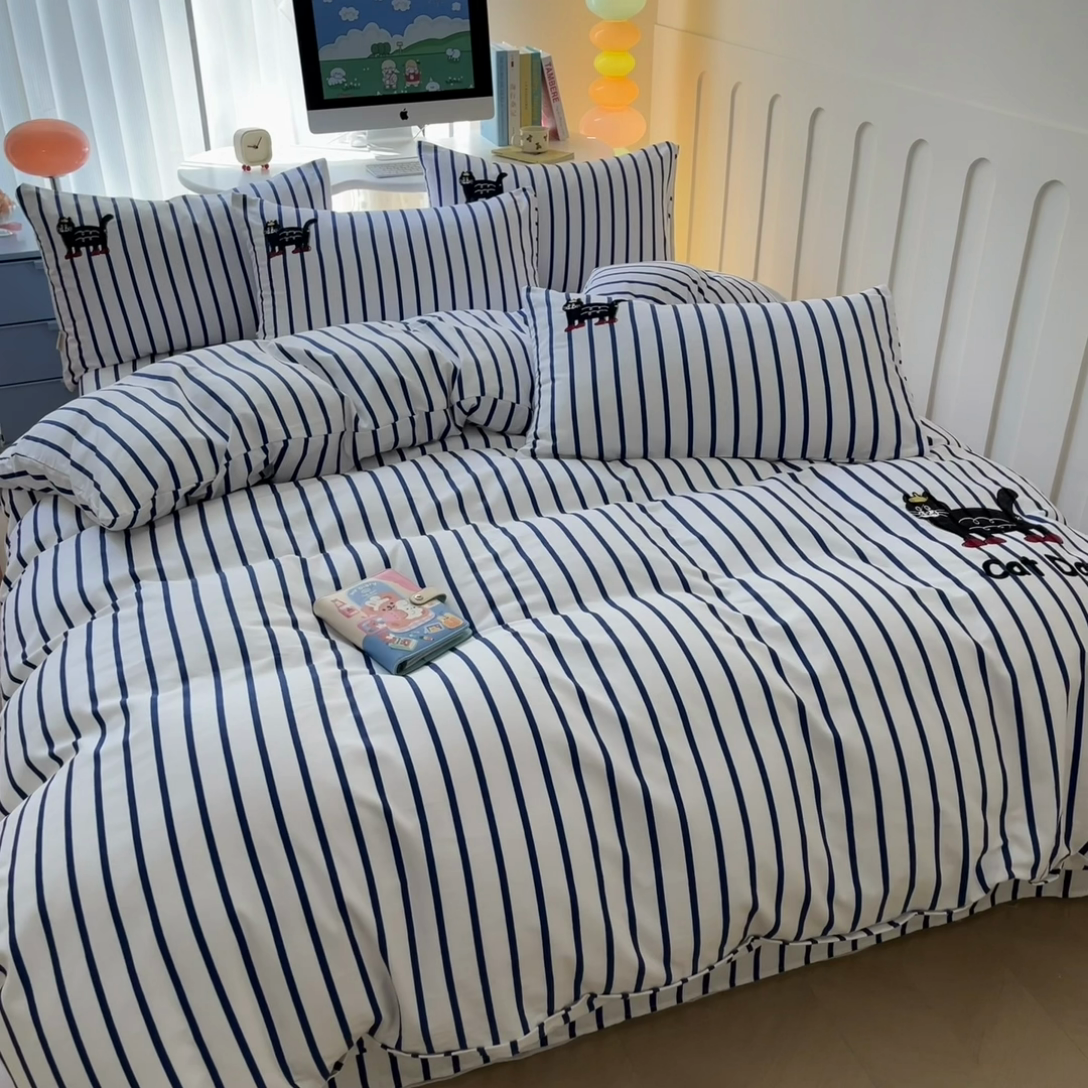 91家纺网 家纺一手货源 找家纺 雅居纺家纺 2025春夏新款全棉纯棉绣花老粗布四件套 小猫咪