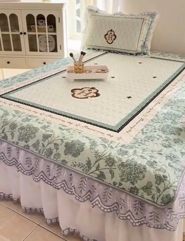 91家纺网 家纺一手货源 找家纺 麋兔 2025新款冰丝床裙乳胶凉席席子 青颜