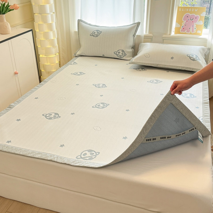 91家纺网 家纺一手货源 找家纺 雅居纺家纺 2025春夏新款A类加厚三明治底提花凉感席床席款 太空星球