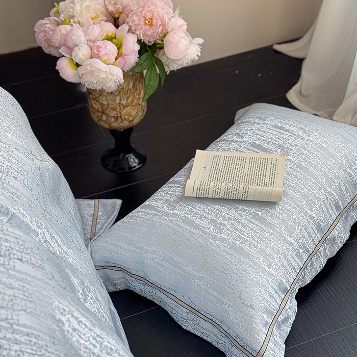 91家纺网 家纺一手货源 找家纺 优悦生活馆 2025新款冰丝亮丝提花四件套-白月光 水波蓝