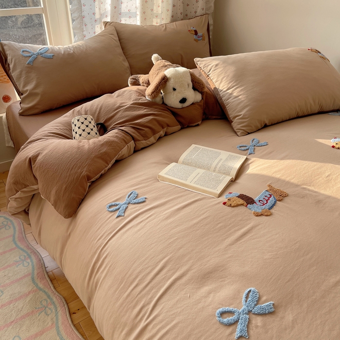 91家纺网 家纺一手货源 找家纺 慕澄家纺 2025新款毛巾绣小清新四件套 快乐腊肠狗