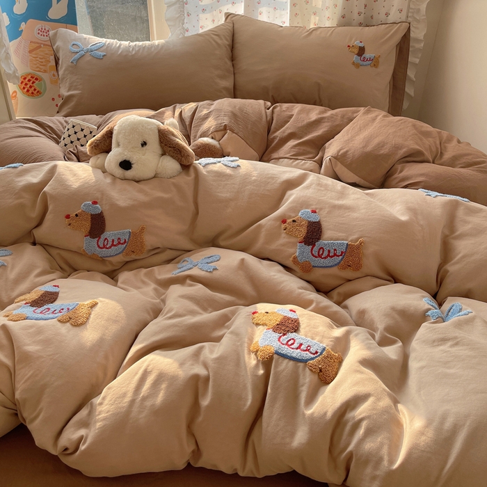 91家纺网 家纺一手货源 找家纺 慕澄家纺 2025新款毛巾绣小清新四件套 快乐腊肠狗