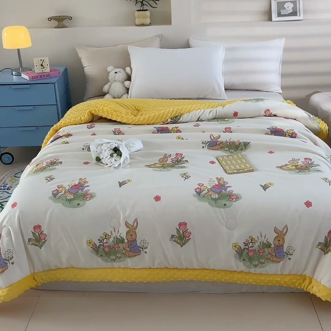 91家纺网 家纺一手货源 找家纺 爱宝被业 2025新款A类凉感豆豆绒羽丝棉夏被 彼得兔