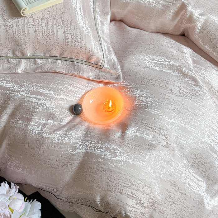 91家纺网 家纺一手货源 找家纺 优悦生活馆 2025新款冰丝亮丝提花四件套-白月光 梦幻粉