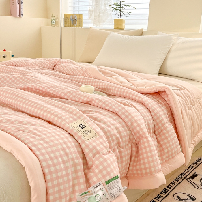 91家纺网 家纺一手货源 找家纺 爱宝被业 2025新款A类无印风针织棉新疆棉花夏被 简月