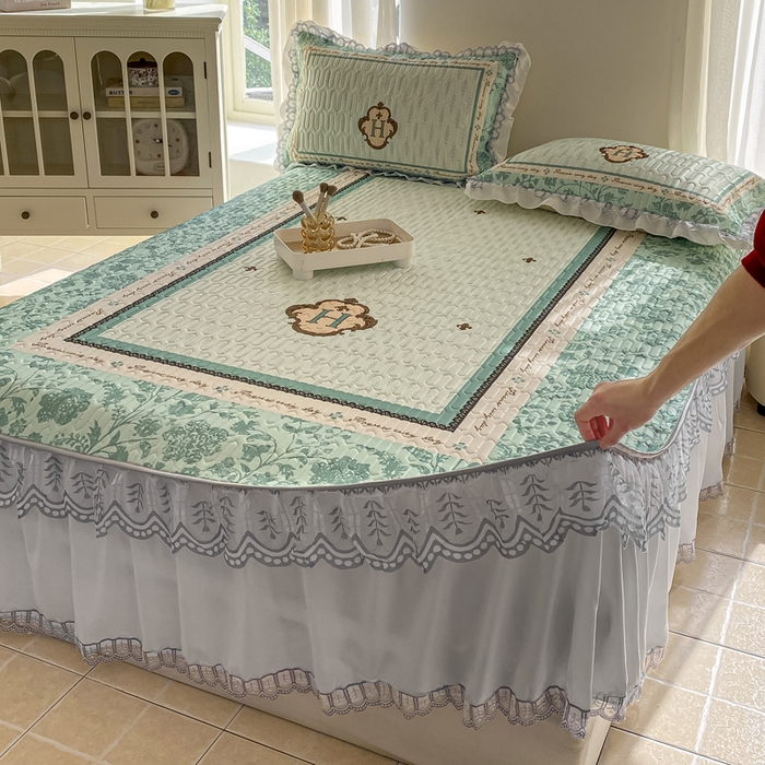 91家纺网 家纺一手货源 找家纺 麋兔 2025新款冰丝床裙乳胶凉席席子 青颜