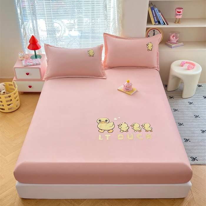 91家纺网 家纺一手货源 找家纺 梦舒羽 2025新款针织棉双层纱床笠-小黄鸭 旅行鸭-浅粉