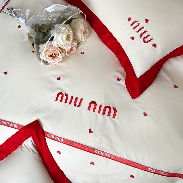 91家纺网 家纺一手货源 找家纺 理想家家纺 2025新款水洗真丝缪缪云朵棉四件套 缪缪-红