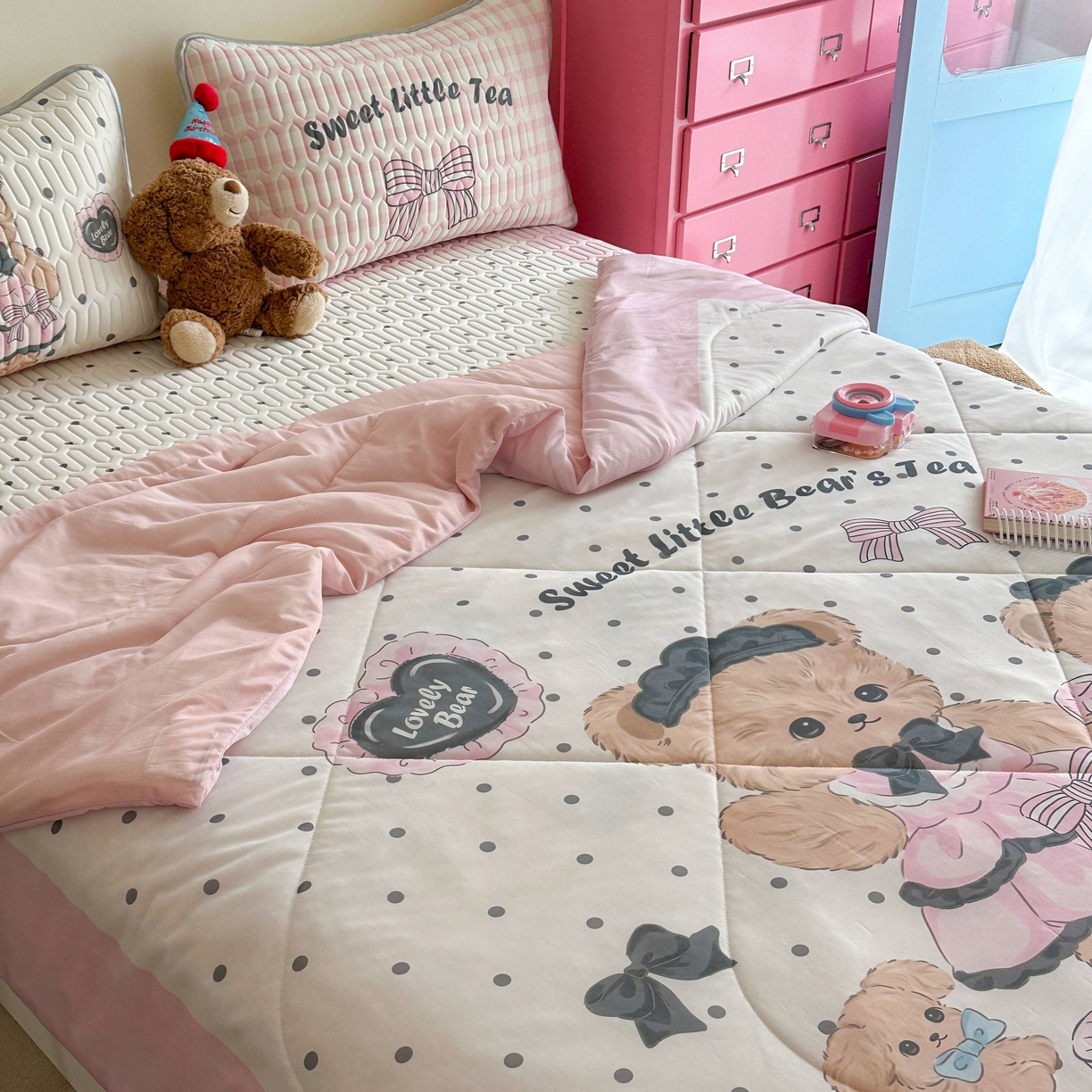 91家纺网 家纺一手货源 找家纺 美乐迪家纺2025新款凉感丝乳胶凉席夏被夏凉被空调被 茶话熊