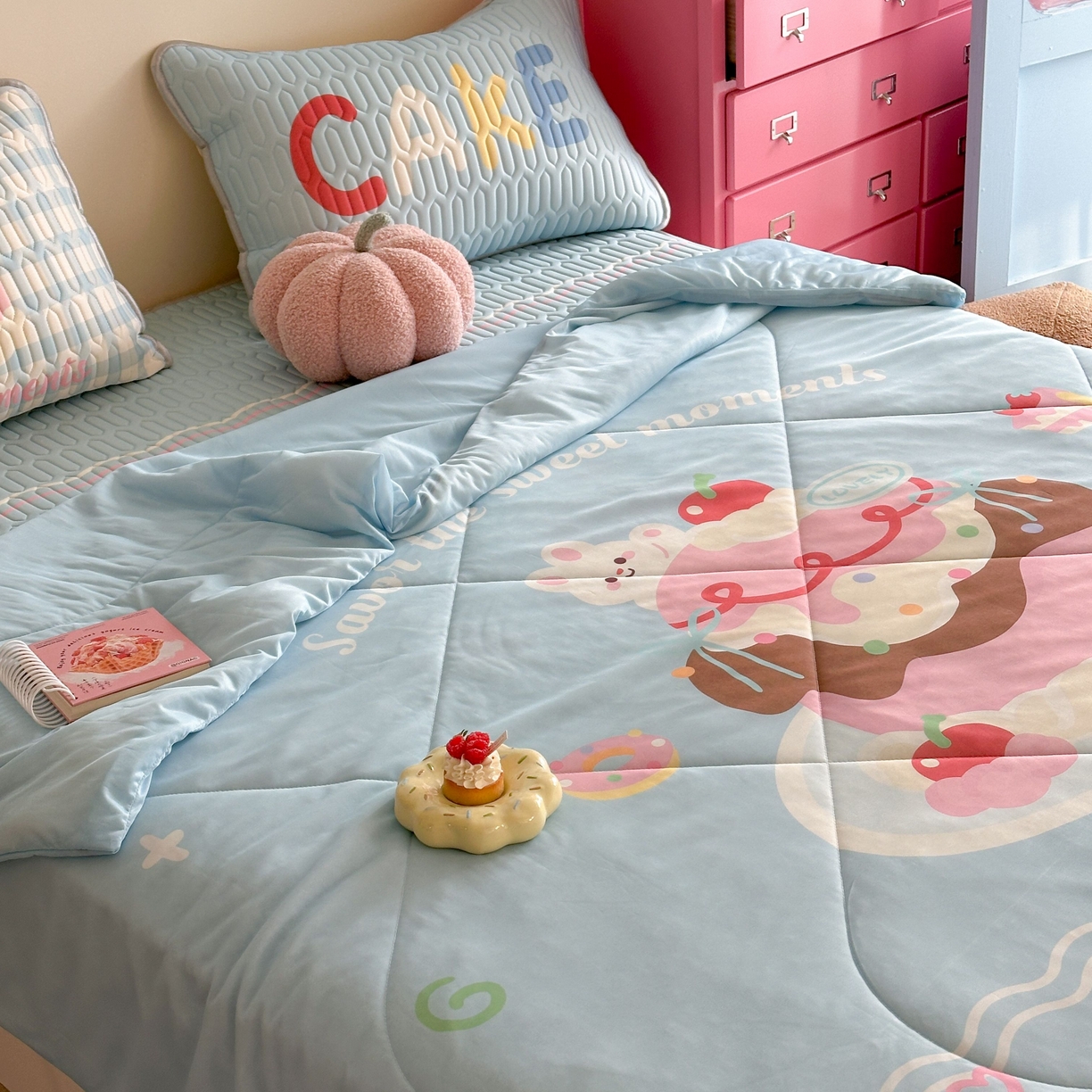 91家纺网 家纺一手货源 找家纺 美乐迪家纺2025新款凉感丝乳胶凉席夏被夏凉被空调被 甜蜜蛋糕