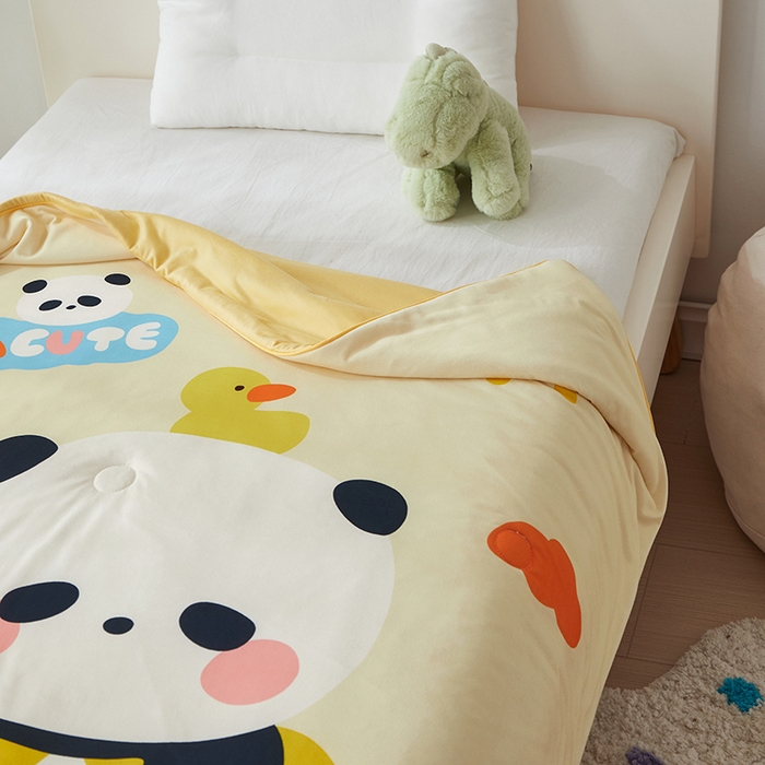 91家纺网 家纺一手货源 找家纺 荷马之梦 2025新款卡通数码印花大版针织棉儿童夏被-绵绵系列 童趣熊