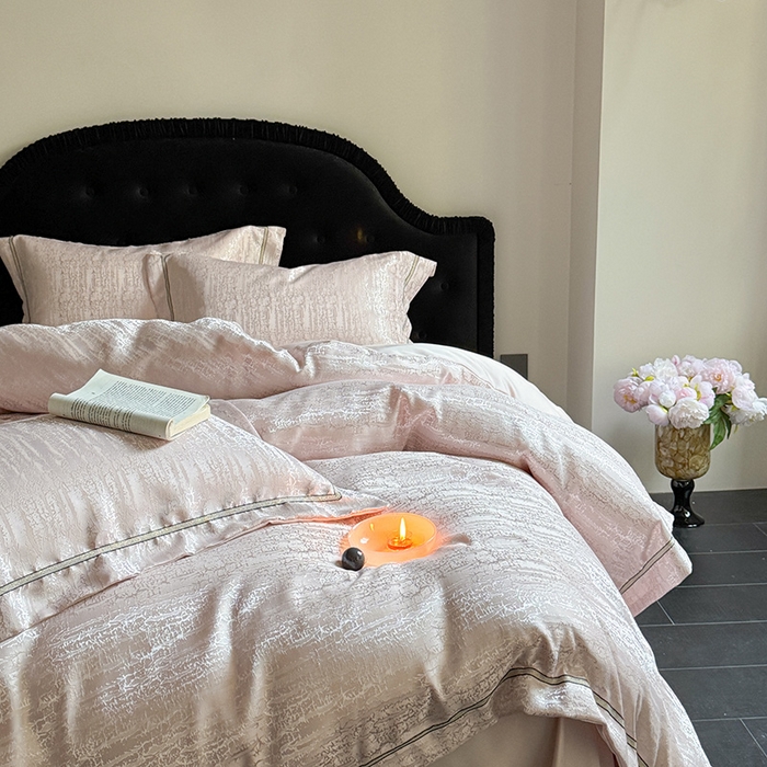 91家纺网 家纺一手货源 找家纺 优悦生活馆 2025新款冰丝亮丝提花四件套-白月光 梦幻粉