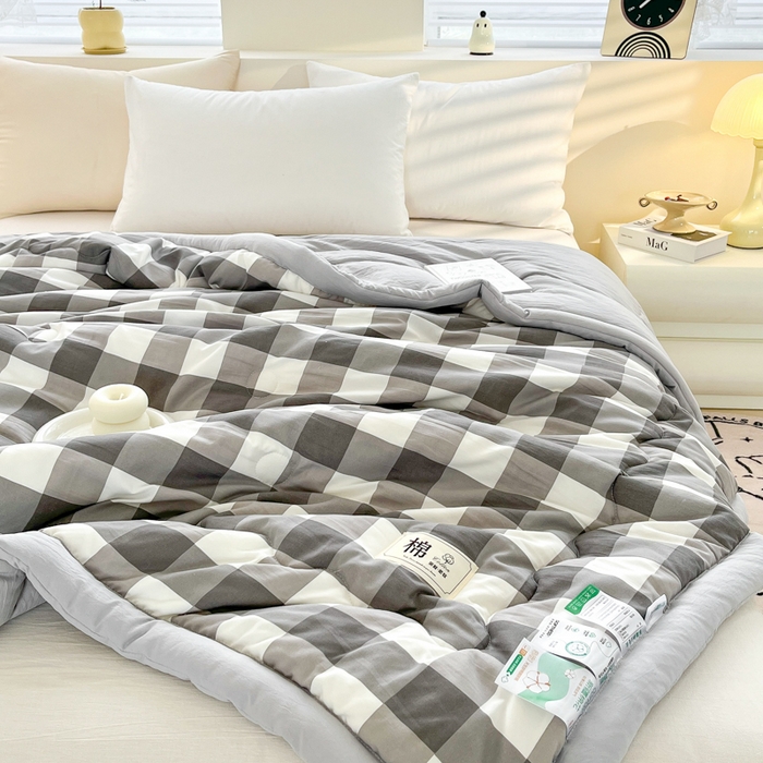 91家纺网 家纺一手货源 找家纺 爱宝被业 2025新款A类无印风针织棉新疆棉花夏被 密语