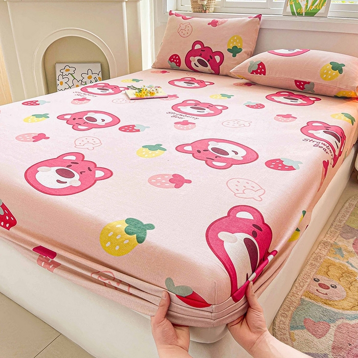 91家纺网 家纺一手货源 找家纺 晓时候2025新款老粗布床笠凉席 草莓熊