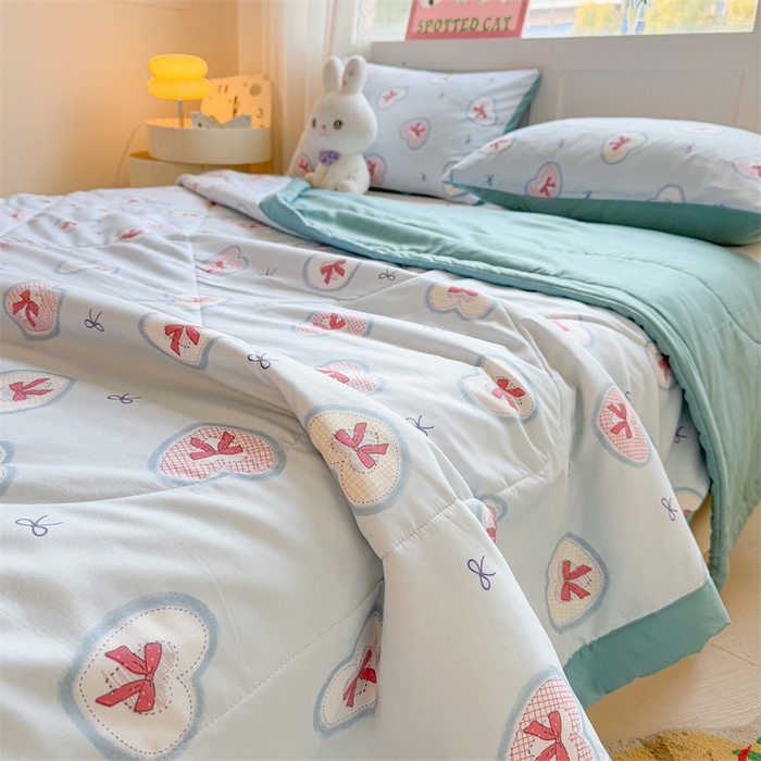 91家纺网 家纺一手货源 找家纺 雅颂缘 2025新款印花水洗棉新疆棉花夏被 爱心蝴蝶结