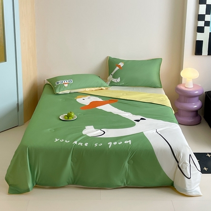 91家纺网 家纺一手货源 找家纺 大彩家居 2025新款凉感丝大版数码印花夏凉被 快乐鸭