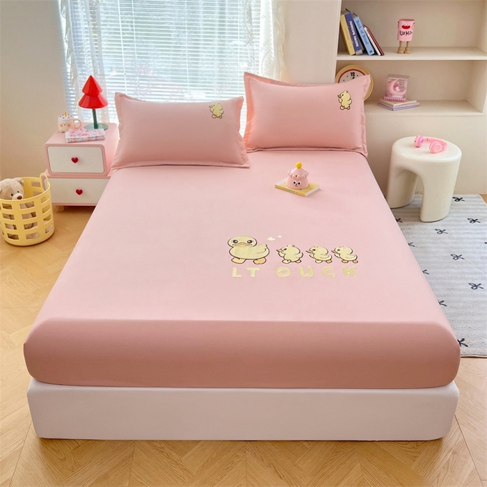 91家纺网 家纺一手货源 找家纺 梦舒羽 2025新款针织棉双层纱床笠-小黄鸭 旅行鸭-浅粉