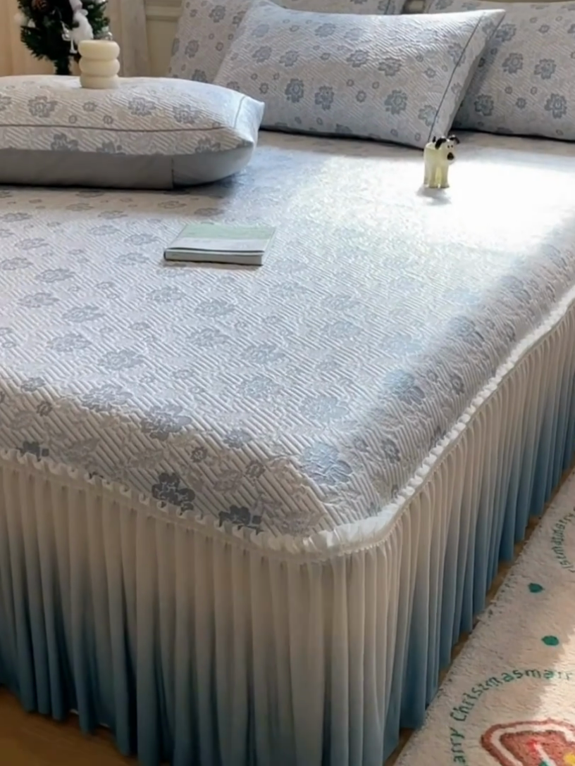 91家纺网 家纺一手货源 找家纺 雅居纺家纺 2025新款加厚三明治底床裙款凉感席 梦幻-蓝