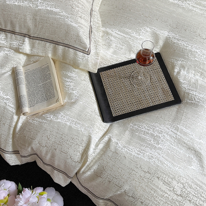 91家纺网 家纺一手货源 找家纺 优悦生活馆 2025新款冰丝亮丝提花四件套-白月光 珍珠白