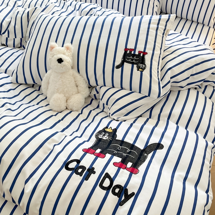 91家纺网 家纺一手货源 找家纺 雅居纺家纺 2025春夏新款全棉纯棉绣花老粗布四件套 小猫咪