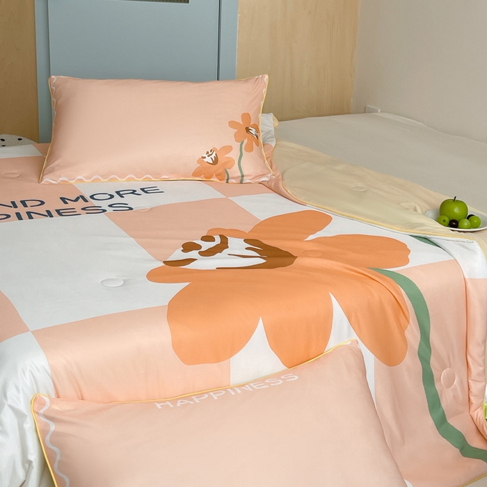 91家纺网 家纺一手货源 找家纺 大彩家居 2025新款凉感丝大版数码印花夏凉被 荷韵-桔