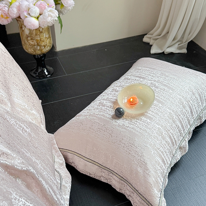 91家纺网 家纺一手货源 找家纺 （总）优悦生活馆 2025新款冰丝亮丝提花四件套-白月光