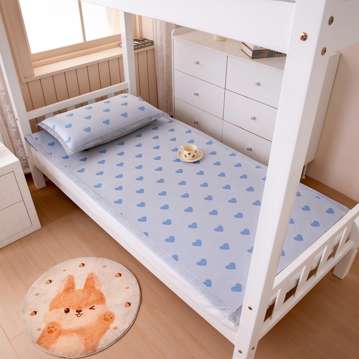 91家纺网 家纺一手货源 找家纺 凌云 2025新款学生宿舍提花凉感冰丝席 甜心-蓝