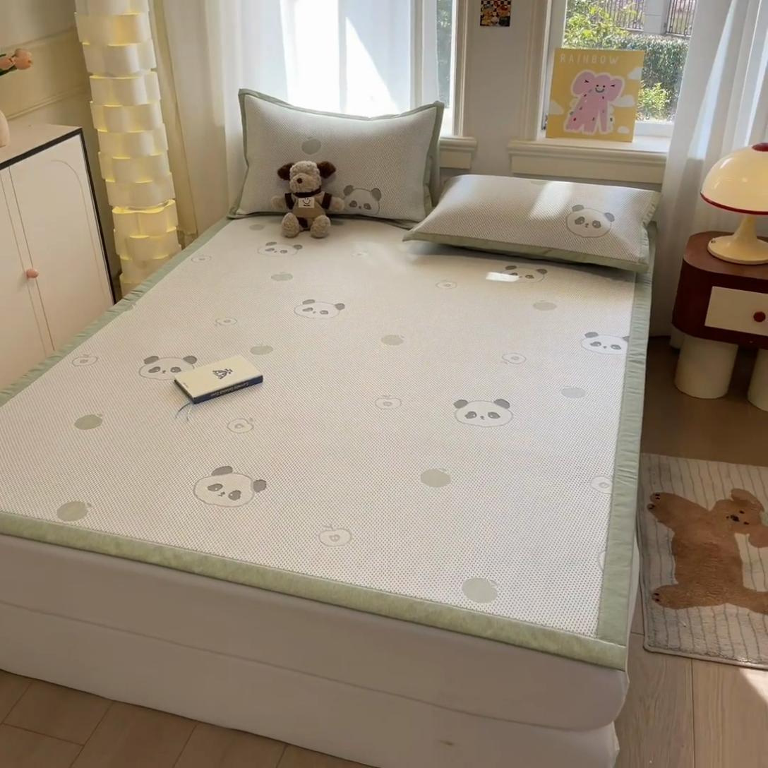 91家纺网 家纺一手货源 找家纺 雅居纺家纺 2025春夏新款A类加厚三明治底提花凉感席床席款 平安熊猫