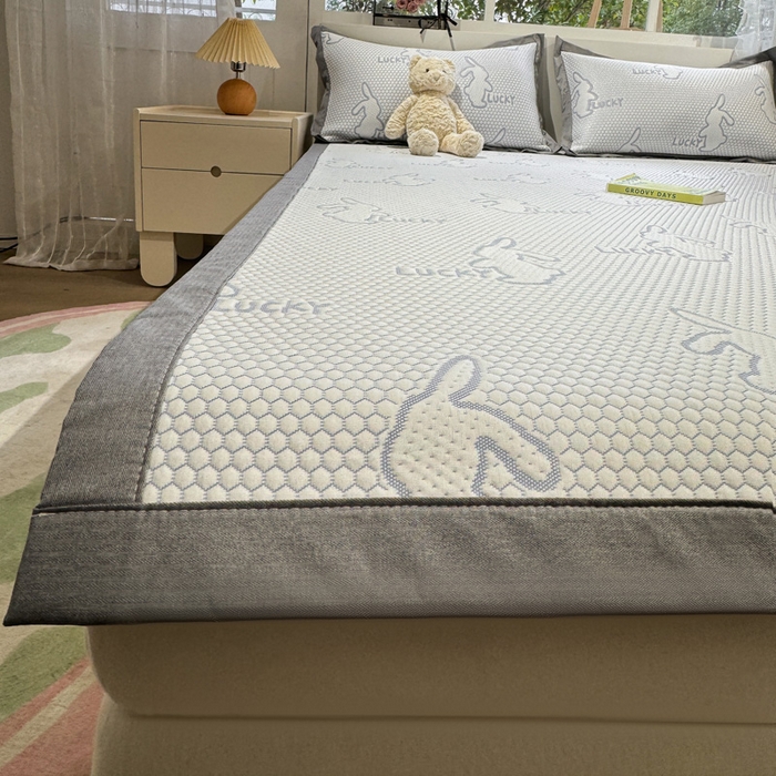 91家纺网 家纺一手货源 找家纺 雅居纺家纺 2025春夏新款A类加厚三明治底提花凉感席床席款 小兔子-蓝