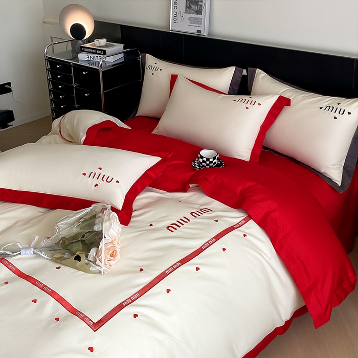 91家纺网 家纺一手货源 找家纺 理想家家纺 2025新款水洗真丝缪缪云朵棉四件套 缪缪-红