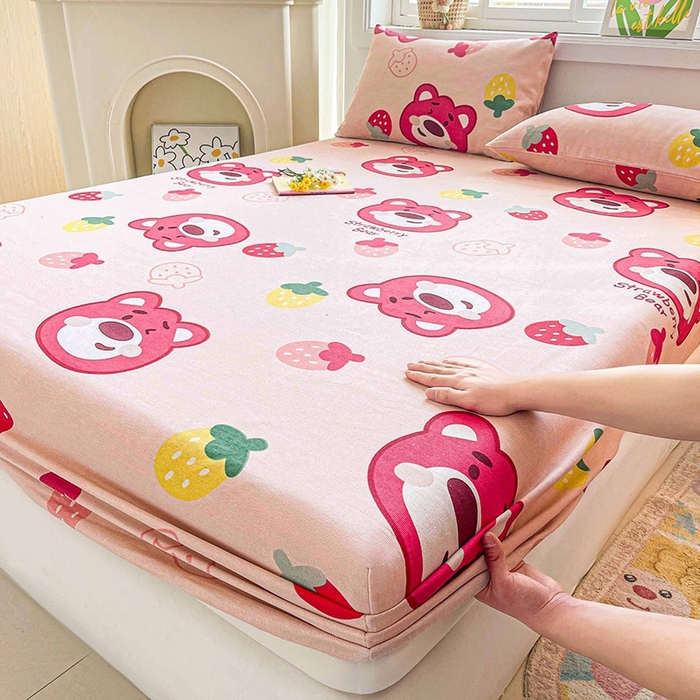 91家纺网 家纺一手货源 找家纺 晓时候2025新款老粗布床笠凉席 草莓熊