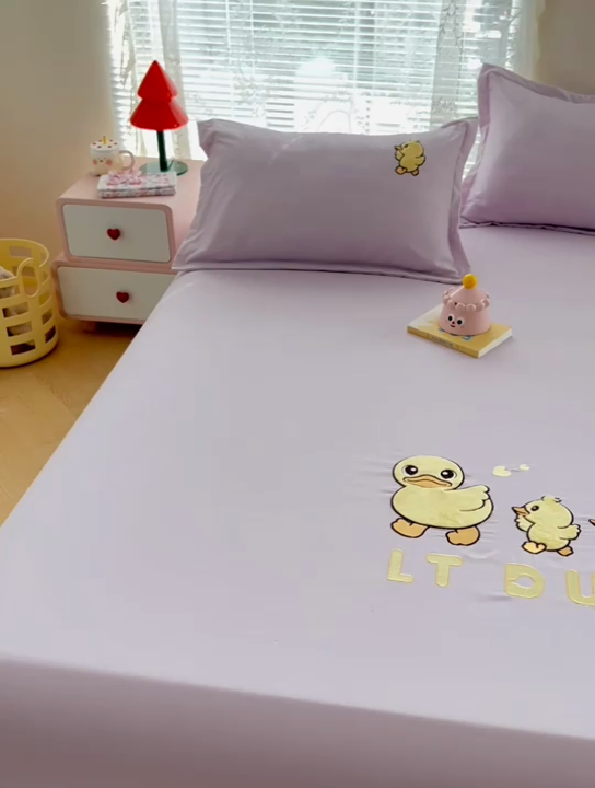 91家纺网 家纺一手货源 找家纺 梦舒羽 2025新款贴布绣针织棉双层纱枕套 旅行鸭-香芋紫