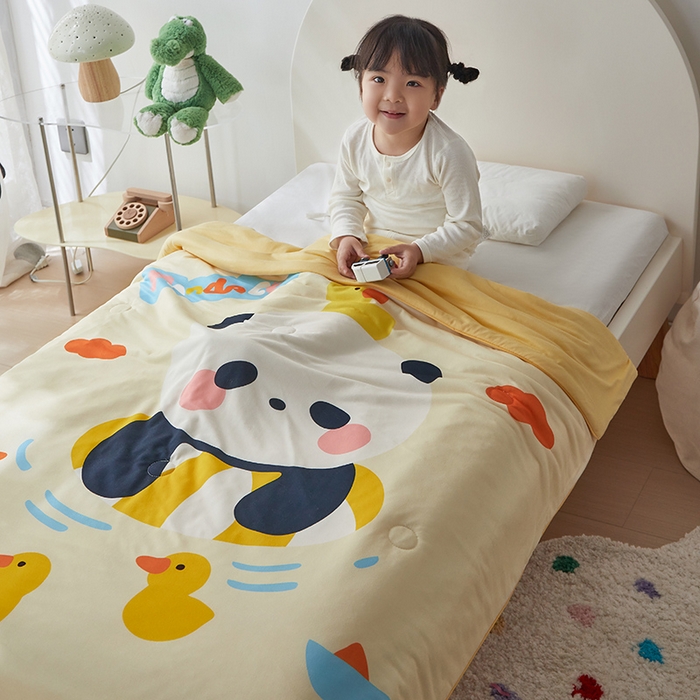 91家纺网 家纺一手货源 找家纺 荷马之梦 2025新款卡通数码印花大版针织棉儿童夏被-绵绵系列 童趣熊