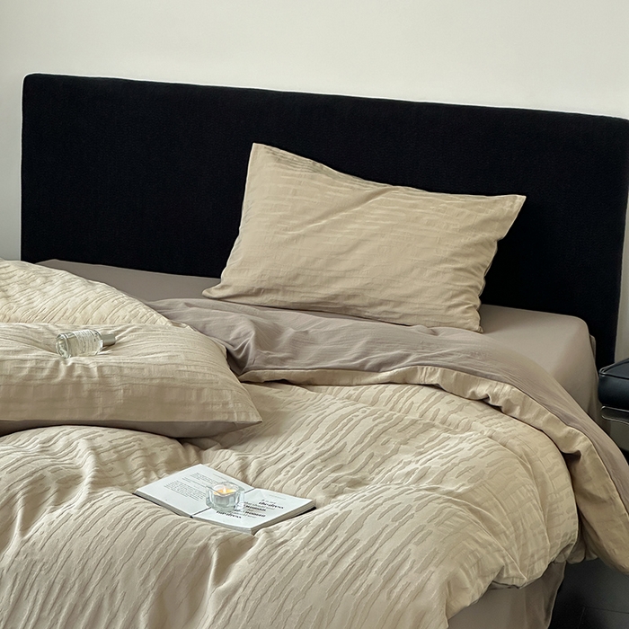 91家纺网 家纺一手货源 找家纺 梦享生活家居 2025新款色织三层提花人字纹面料四件套-青春系列 恋青春浅棕