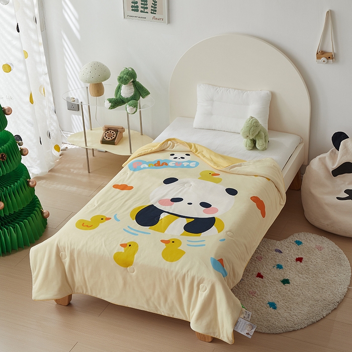 91家纺网 家纺一手货源 找家纺 荷马之梦 2025新款卡通数码印花大版针织棉儿童夏被-绵绵系列 童趣熊