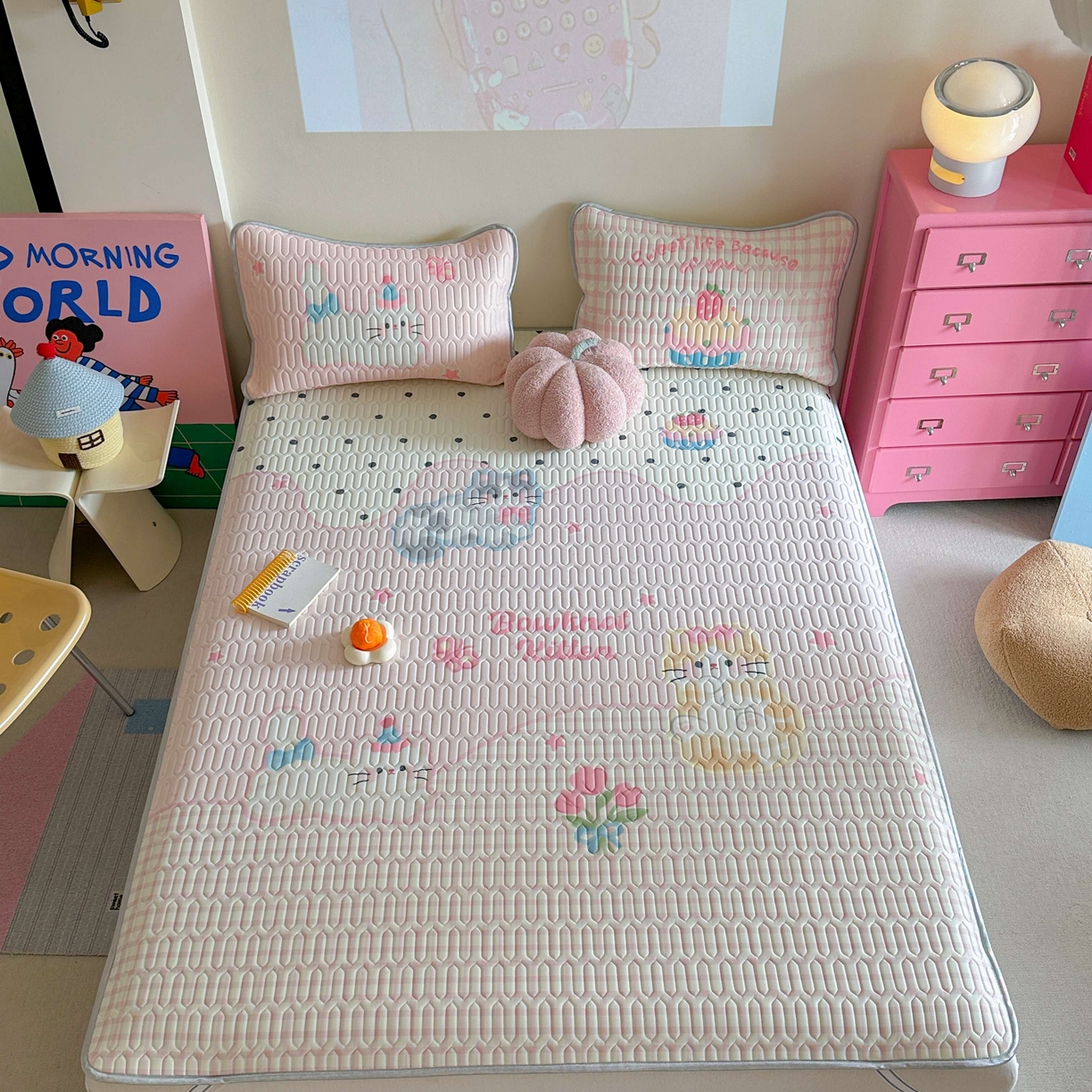 91家纺网 家纺一手货源 找家纺 美乐迪家纺2025新款凉感丝乳胶凉席夏被夏凉被空调被 猫咪聚会