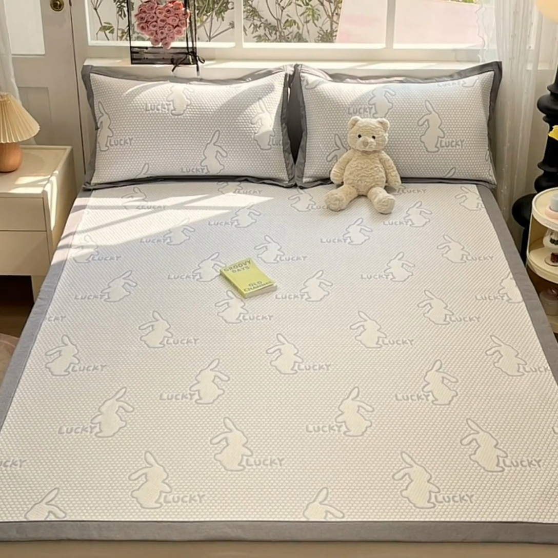 91家纺网 家纺一手货源 找家纺 雅居纺家纺 2025春夏新款A类加厚三明治底提花凉感席床席款 小兔子-蓝