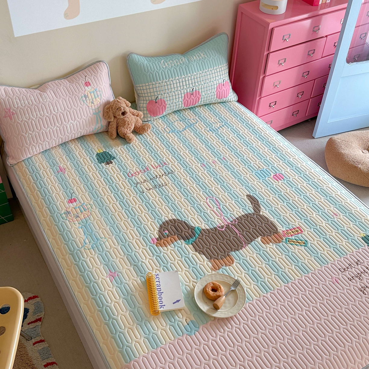 91家纺网 家纺一手货源 找家纺 美乐迪家纺2025新款凉感丝乳胶凉席夏被夏凉被空调被 露丝的腊肠狗