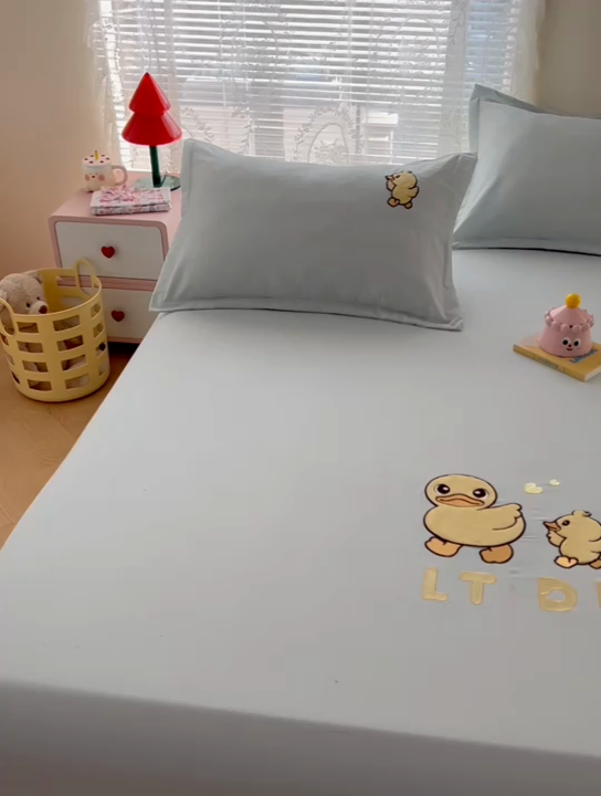 91家纺网 家纺一手货源 找家纺 梦舒羽 2025新款贴布绣针织棉双层纱枕套 旅行鸭-浅清绿