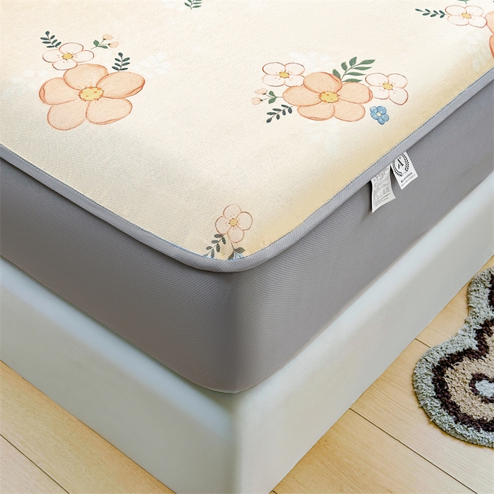 91家纺网 家纺一手货源 找家纺 雯豆家纺 2025夏季新品冰藤印花床笠三件套加厚冰丝软藤席小清新印花床罩单件 冰藤席-床笠款-邂逅