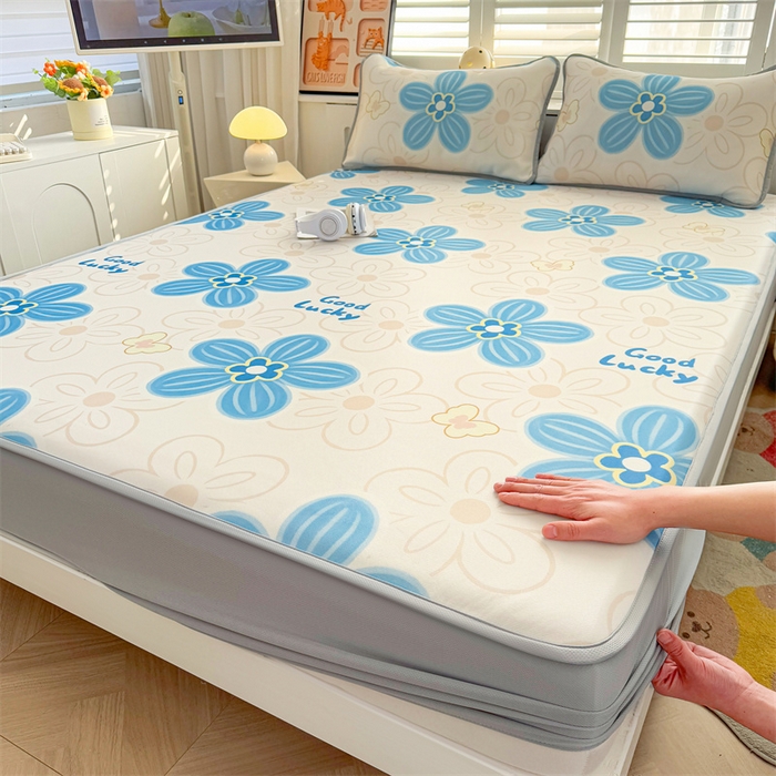 91家纺网 家纺一手货源 找家纺 雯豆家纺 2025夏季新品碳光冰丝凉席床笠款三件套印花小清新绑带冰丝席床罩 碳光冰丝席-床笠款-艾夏