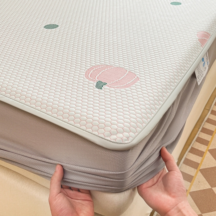 91家纺网 家纺一手货源 找家纺 卡伦2025新款凉感丝凉豆豆凉席床笠提花系列 凉豆豆-南瓜粉