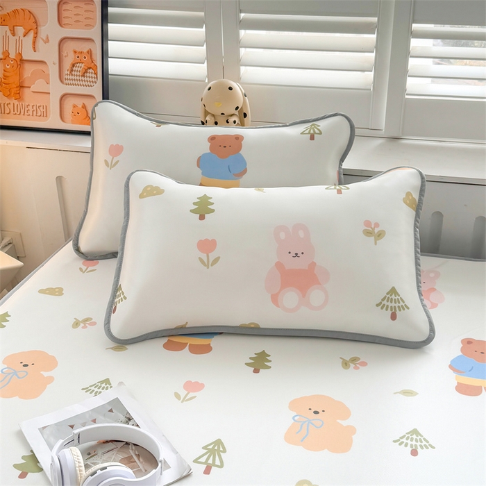 91家纺网 家纺一手货源 找家纺 雯豆家纺 2025夏季新品碳光冰丝凉席床笠款三件套印花小清新绑带冰丝席床罩 碳光冰丝席-床笠款-动物乐园