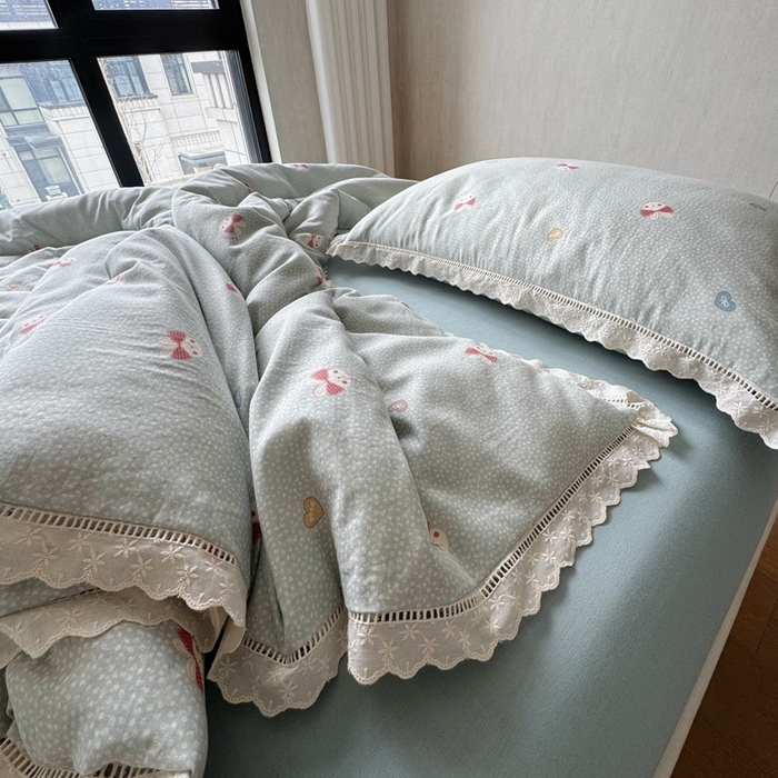 91家纺网 家纺一手货源 找家纺 8+8 （花型持续更新中）2025新款全棉双层纱镂空花边/皱皱花边四件套 甜甜兔